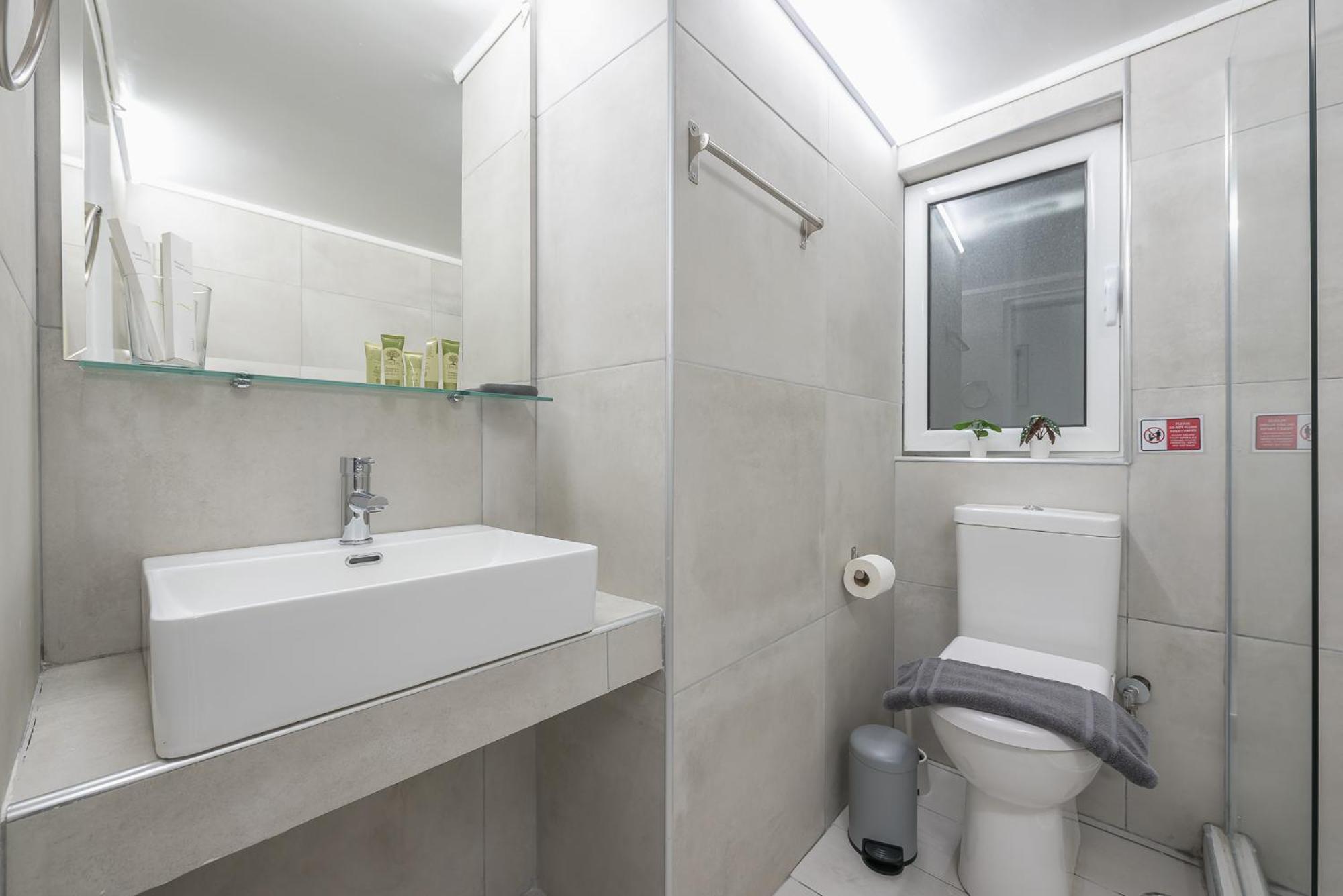 Contemporary Apartment 200M From Acropolis 100Mbps Netflix Athena Bagian luar foto