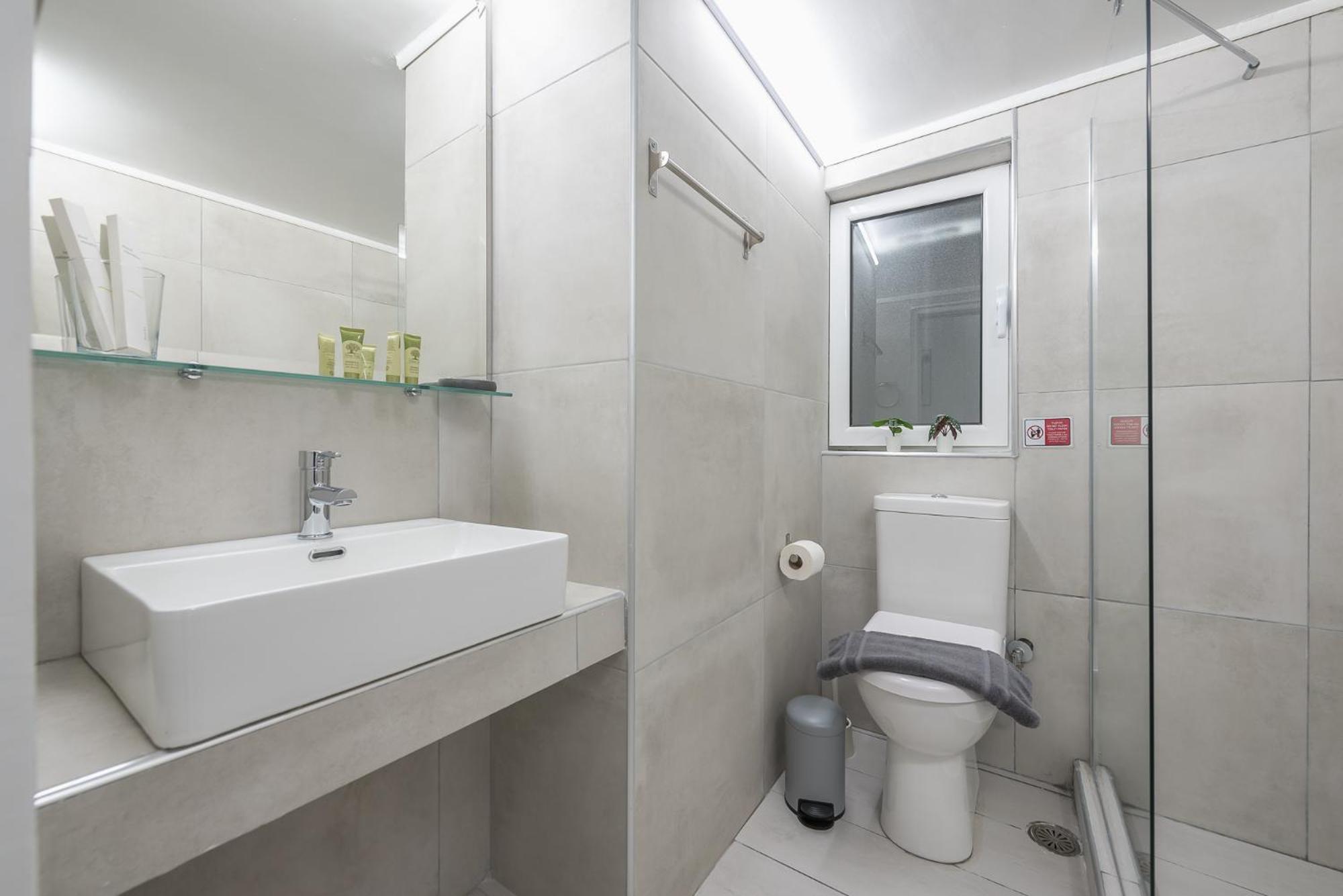 Contemporary Apartment 200M From Acropolis 100Mbps Netflix Athena Bagian luar foto